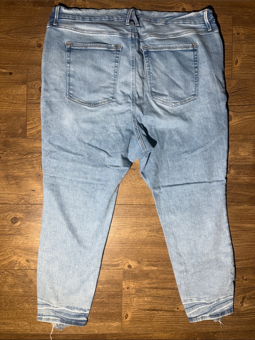 Good American Light Blue Relaxed Jeans with Distressed Hem - Picture 4 of 4